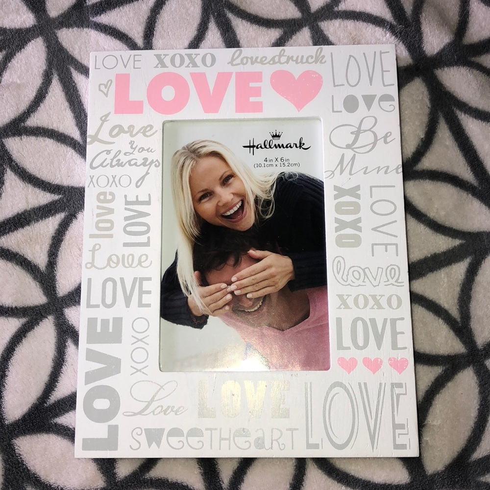 ❤️ New Hallmark Love Frame ❤️
